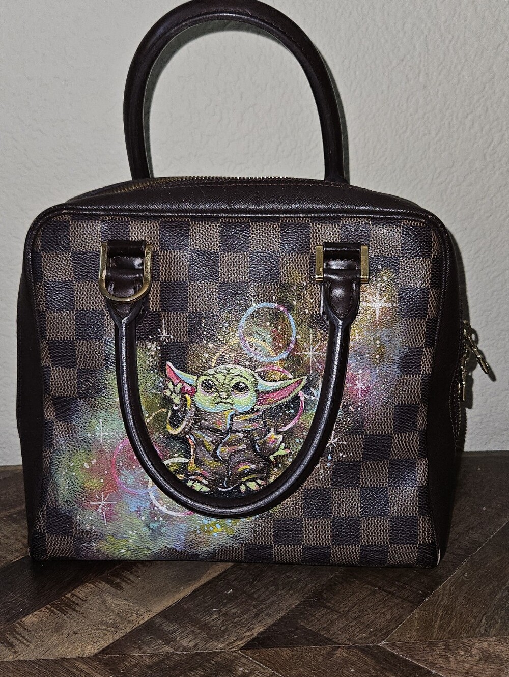 LOUIS VUITTON Damier Ebene Brera Customized Painted Baby Yoda Image - Picture 4 of 16